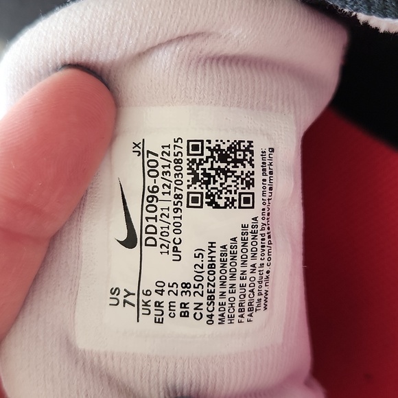 Nike Tennis shoes 7Y - Picture 5 of 5